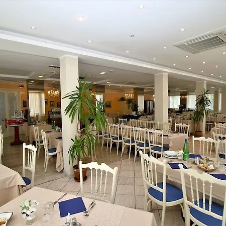 De Amicis 酒店 里乔内