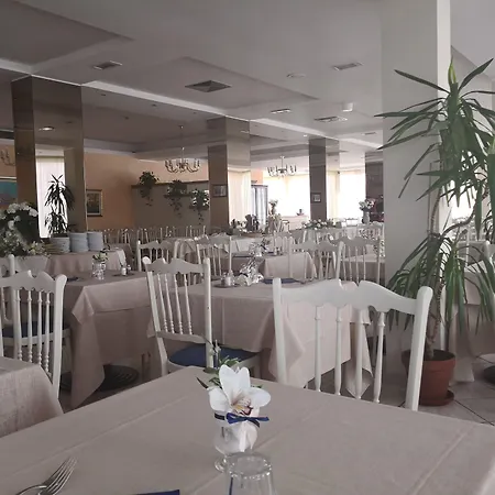 De Amicis 3* Риччоне