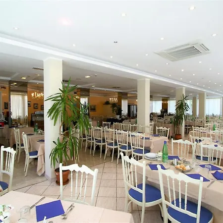 De Amicis 酒店 里乔内